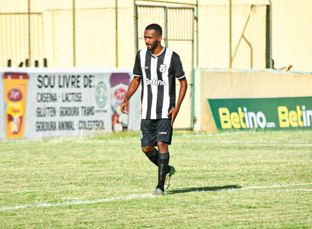 Lateral-direito André Victor no Campeonato Paraibano